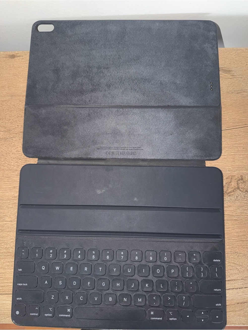 Apple Smart Keyboard Folio in Black for Tablet
